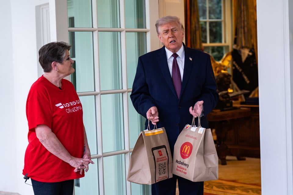 Trump desata polémica por decir que refrescos diet “matan células cancerígenas”