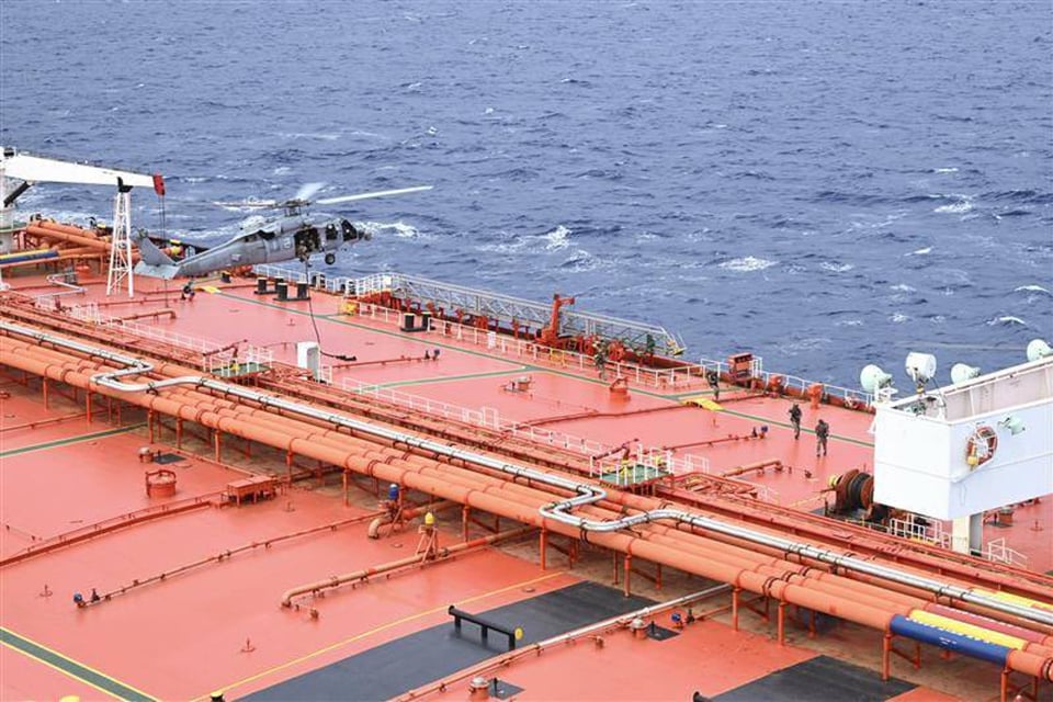 EE.UU. intercepta barco rumbo “sospechoso” a Irán en medio del bloqueo naval featured image