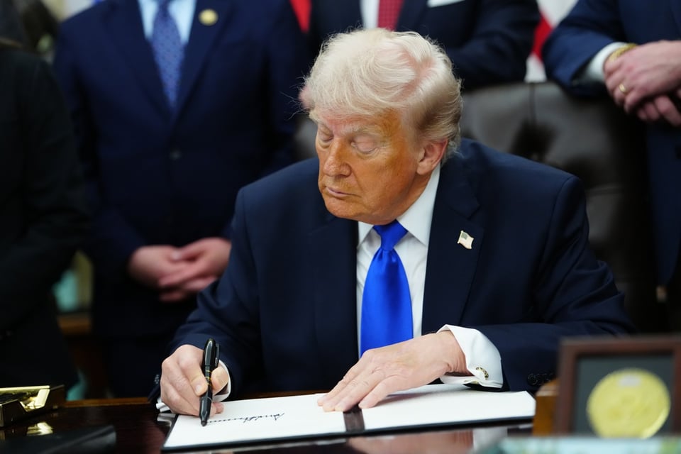 Fin del cierre del DHS: Trump firma ley tras presión interna en su partido featured image