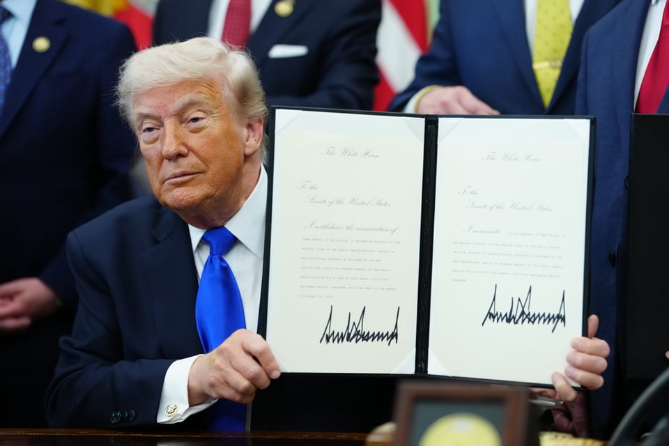 Trump elimina aranceles al whisky escocés tras presión de Carlos III