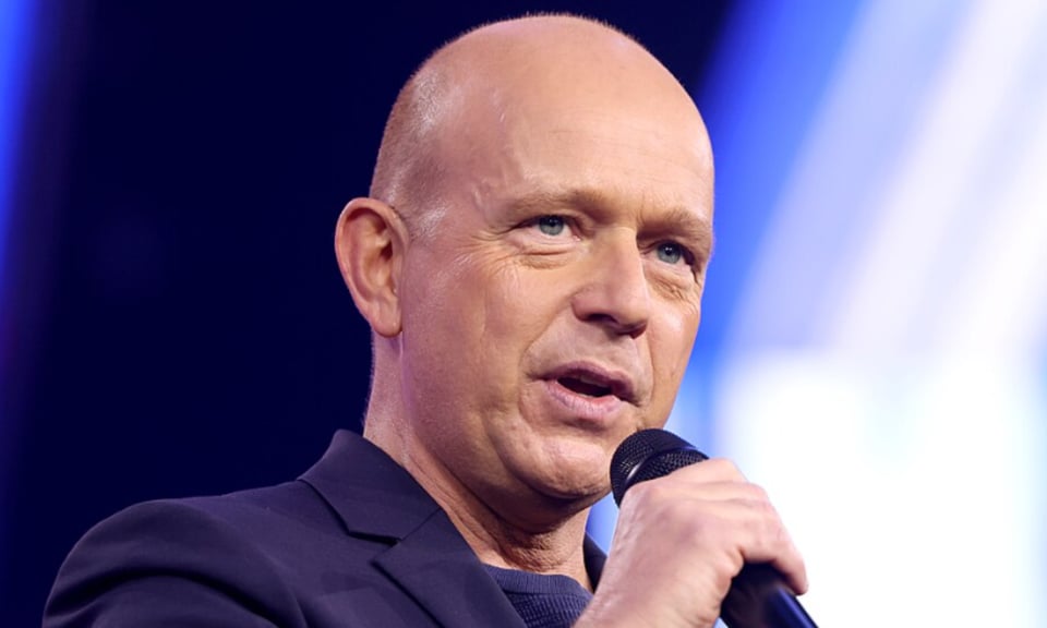 Steve Hilton impulsa su campaña en California tras respaldo clave de Trump