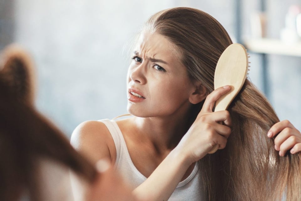 mujer, cabello, unas, piel, resecos, salud, biotina