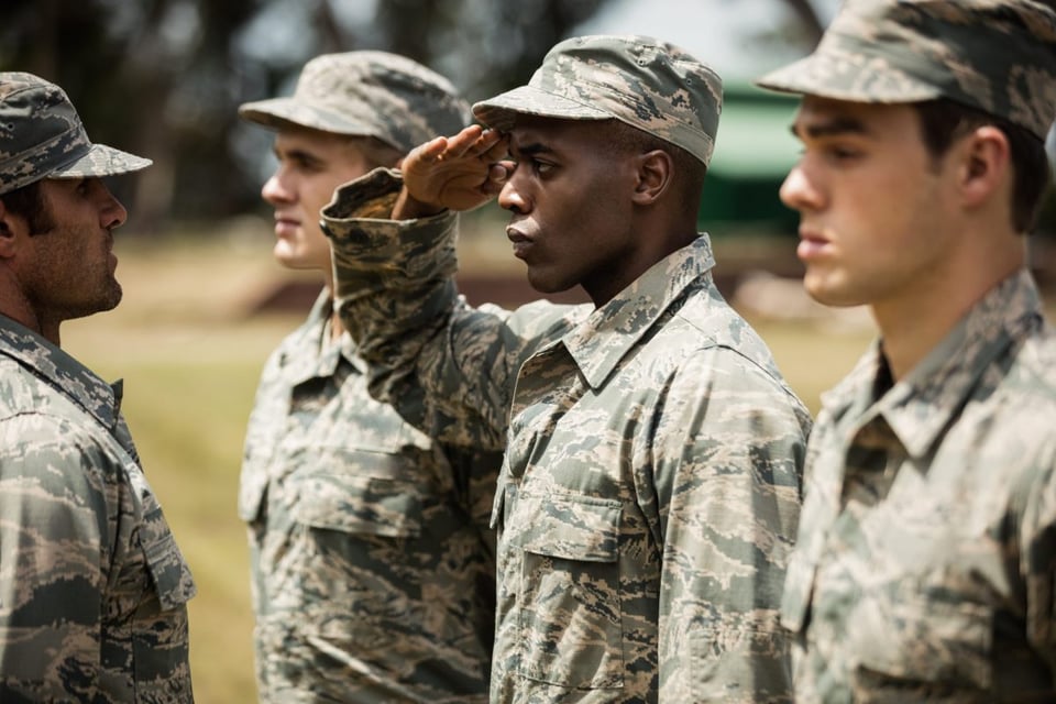 EE.UU. impulsa registro automático militar a los 18 años : lo que se sabe