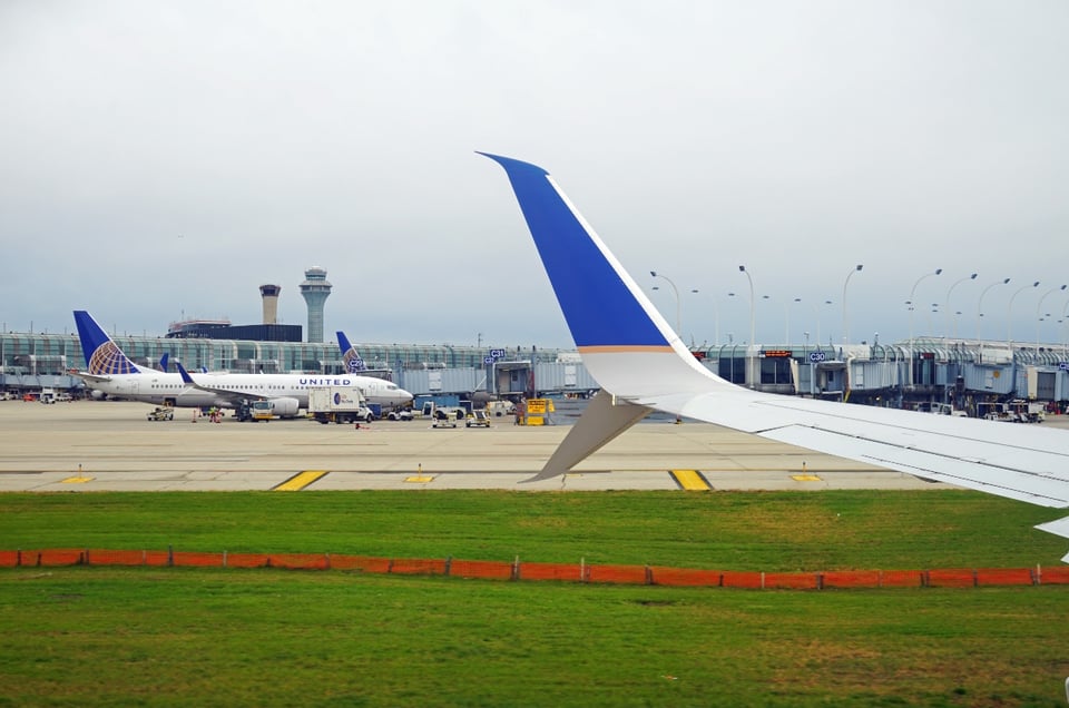 FAA limita vuelos en Chicago tras crisis de retrasos