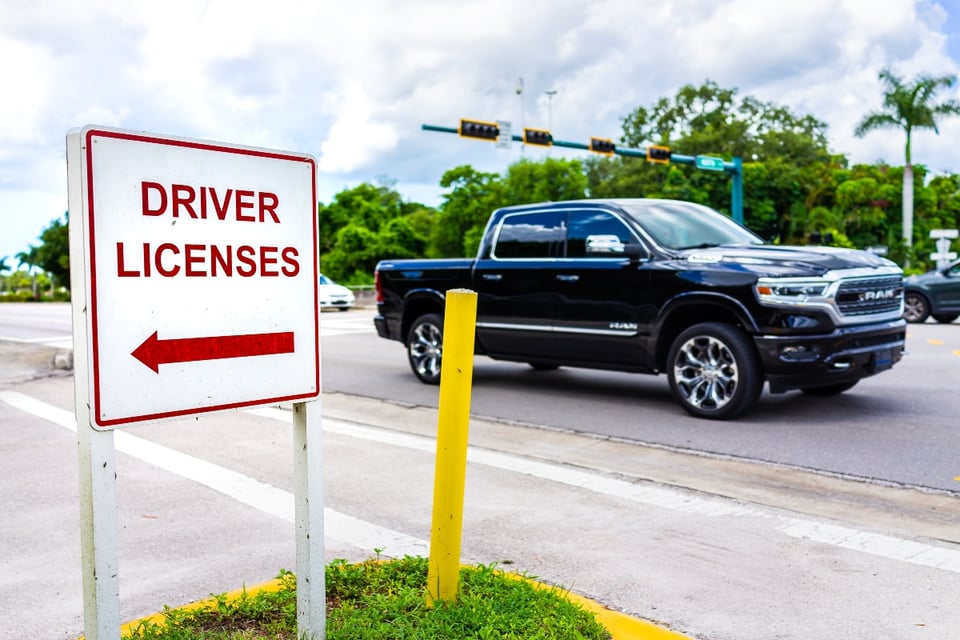 Nueva ley en Florida desata demandas por requisito de ciudadanía en ID