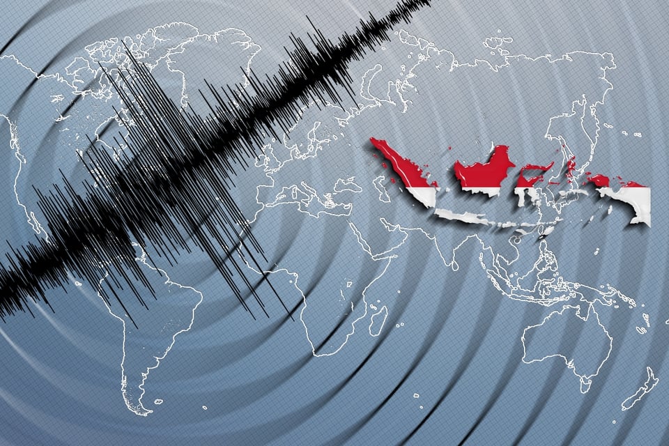Terremoto de magnitud 7.4 sacude Indonesia y enciende alarmas de tsunami