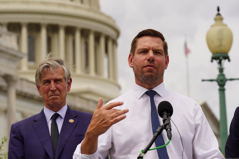 Crisis por Swalwell escala y sacude al Congreso MundoNOW, v