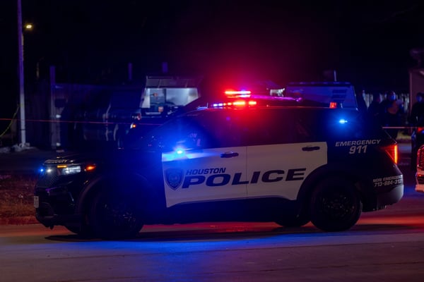 Tiroteo en club nocturno de Houston deja dos hombres baleados tras pelea