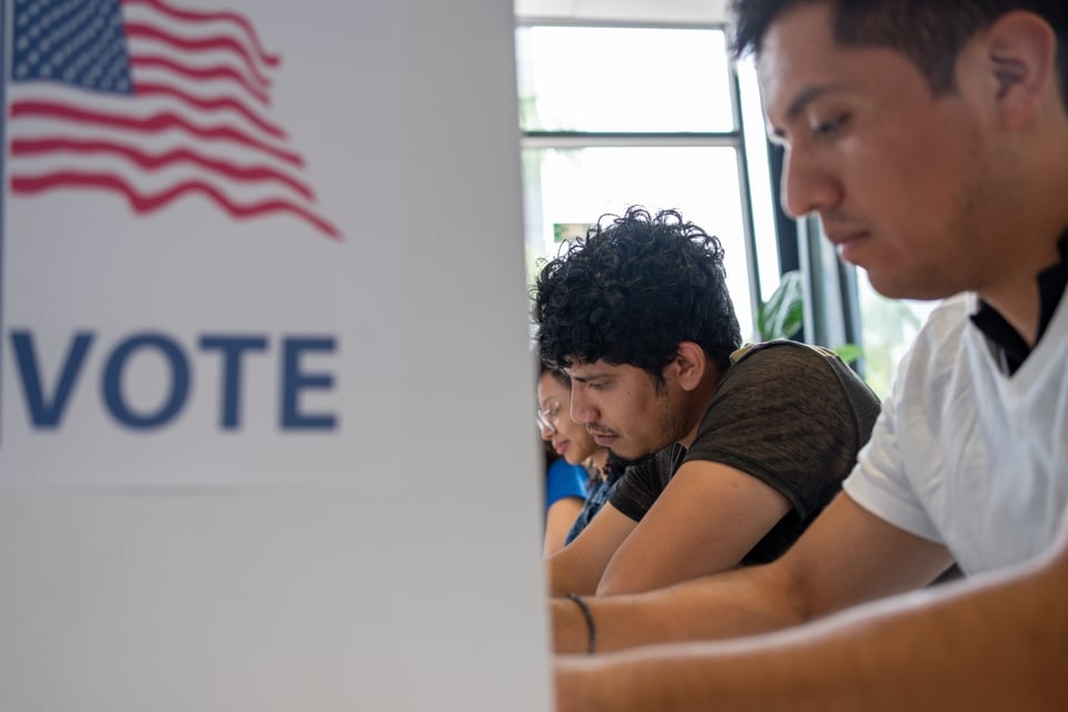 Voto Latino lanza ofensiva electoral con fraternidad latina en universidades