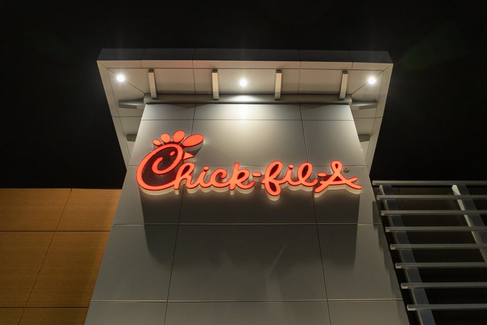 Tiroteo en Chick-fil-A desata caos y deja muertos y heridos en Nueva Jersey