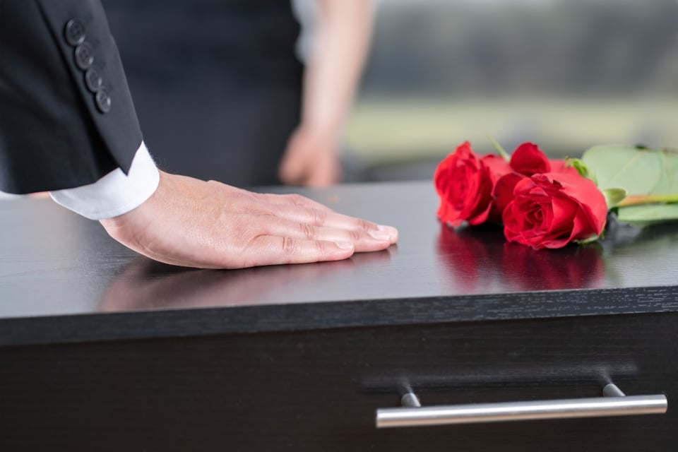 Entierran a joven mexicano tras muerte en centro del ICE