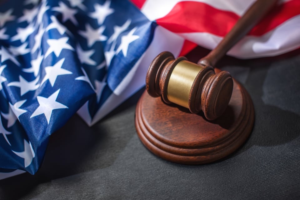 Exjueces alertan sobre despidos y presión en tribunales de inmigración bajo Trump