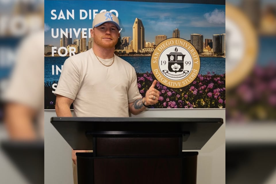 Canelo Álvarez starts university studies