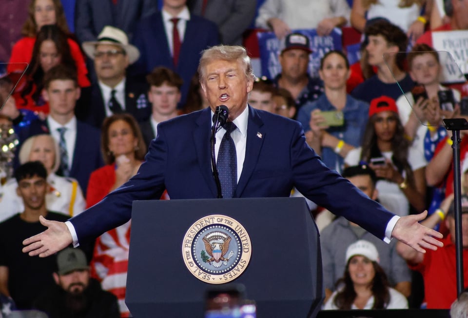 Trump usa tiroteo en Casa Blanca para defender polémico megaproyecto
