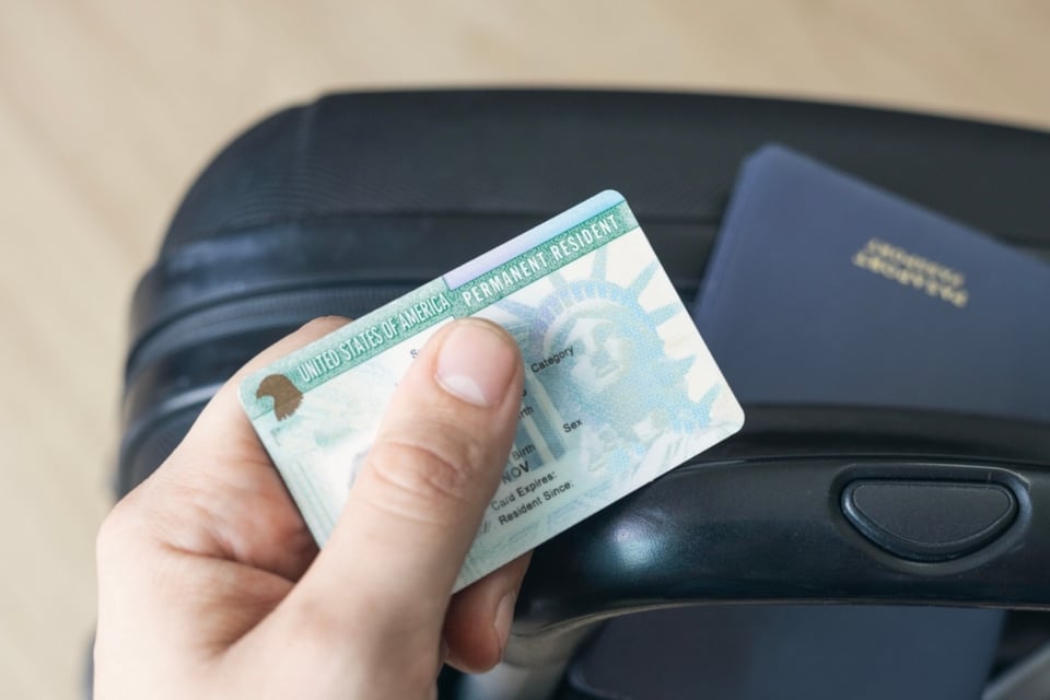 USCIS limita ajuste de estatus, Green Card process changes