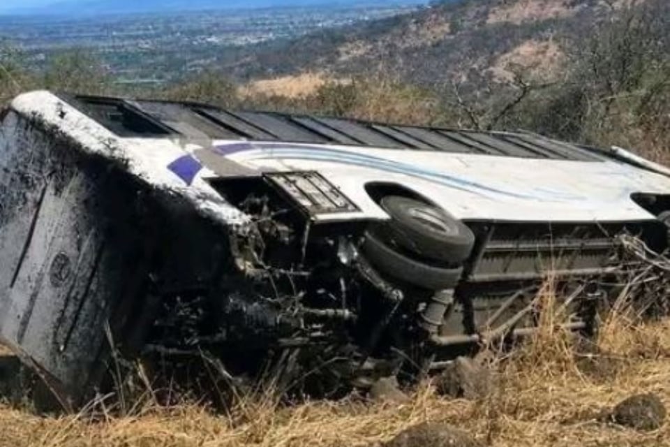 Accidente de autobús en el Pacífico mexicano deja múltiples víctimas mortales