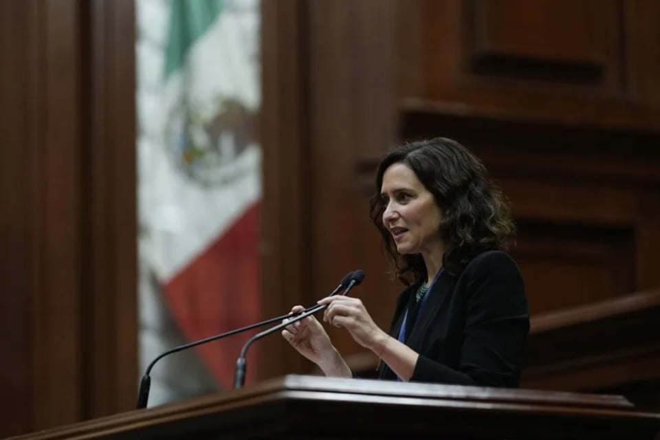 Ayuso acusa a Sheinbaum de “dividir y enfrentar” durante su visita a México