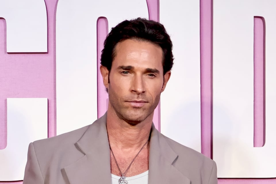 Sebastián Rulli rompe el silencio tras video romántico con Cazzu creado con IA