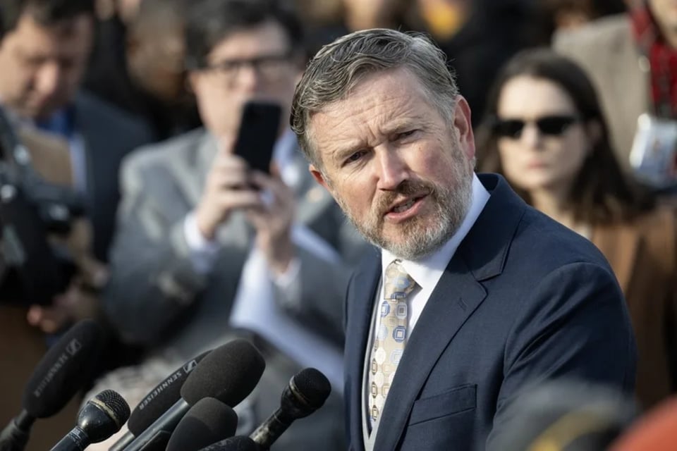 Thomas Massie desata guerra interna republicana tras perder elecciones respaldadas por Trump