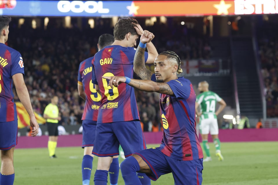 Barcelona vence al Betis y despide a Lewandowski