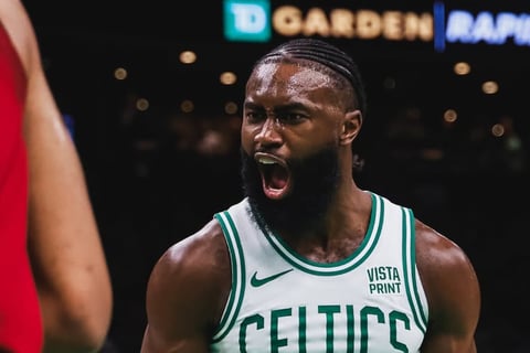 Jaylen Brown multado por criticar a árbitros de NBA