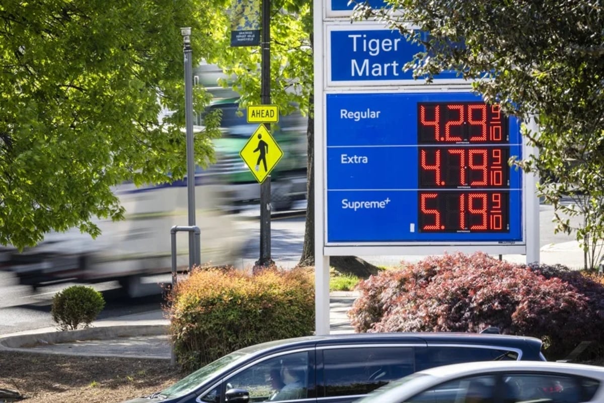 EE.UU. analiza eliminar temporalmente impuesto a la gasolina por crisis con Irán