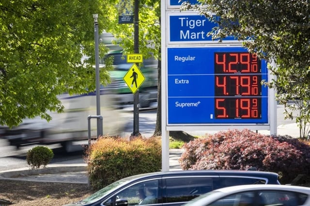 EE.UU. analiza eliminar temporalmente impuesto a la gasolina por crisis con Irán