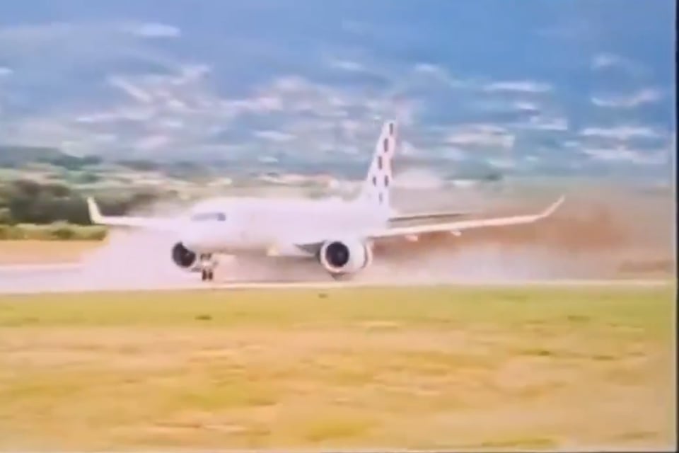Avión con 132 pasajeros termina fuera de pista tras despegue abortado en Croacia