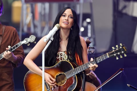 Hermanos mariachi reaparecen en Texas junto a Kacey Musgraves tras detención migratoria