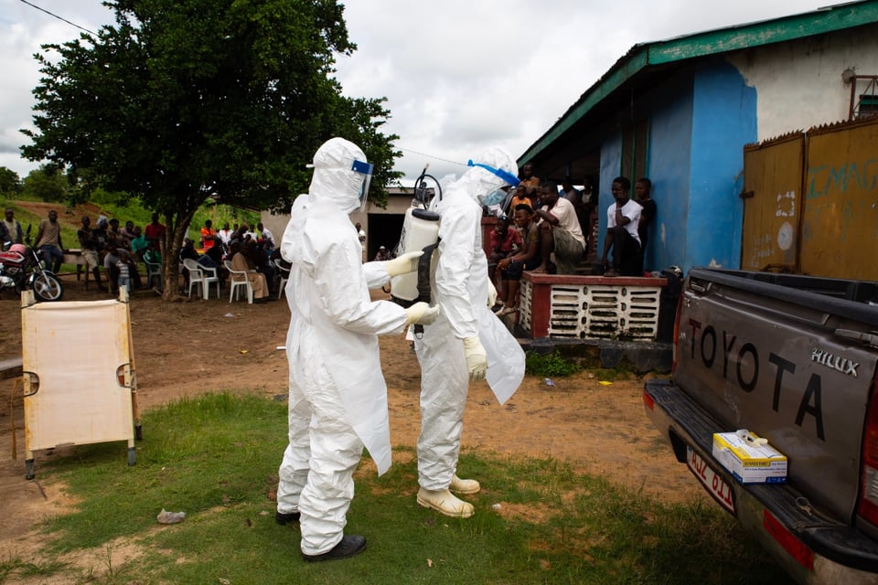 Ébola cobra la vida de tres voluntarios de la Cruz Roja en pleno brote en Congo