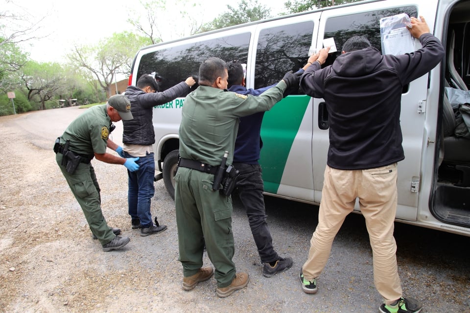 Operativo fronterizo en Texas termina con 14 inmigrantes arrestados