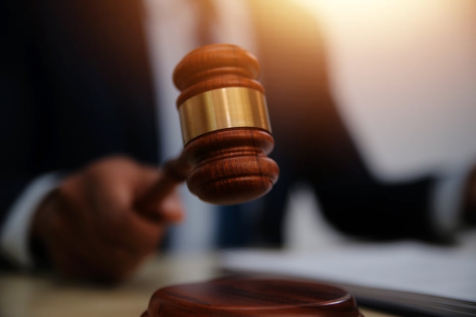 El juez Alito frena bloqueo y revive envío por correo de la píldora abortiva mifepristona featured image