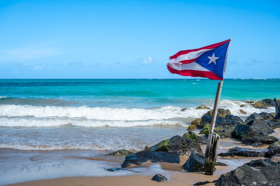 Tres hombres pierden la vida tras ser arrastrados por el mar en Puerto Rico