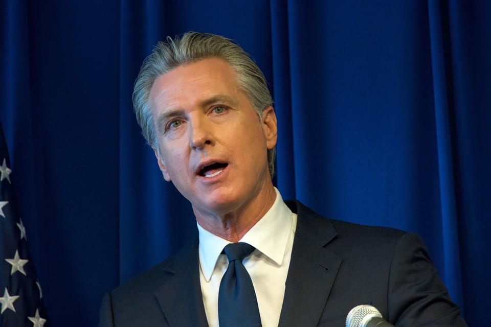 Gavin Newsom explota contra Trump y lo acusa de querer “amañar elecciones”
