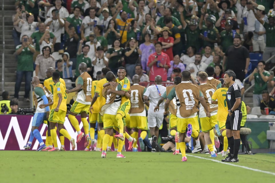 ¡Sudáfrica clasifica por primera vez a 16vos del Mundial!