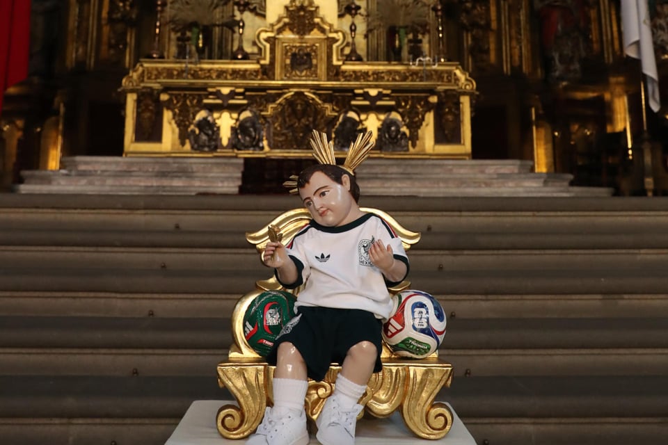 Imagen del Niño Dios vestido con la camiseta de la Selección Mexicana se vuelve  viral