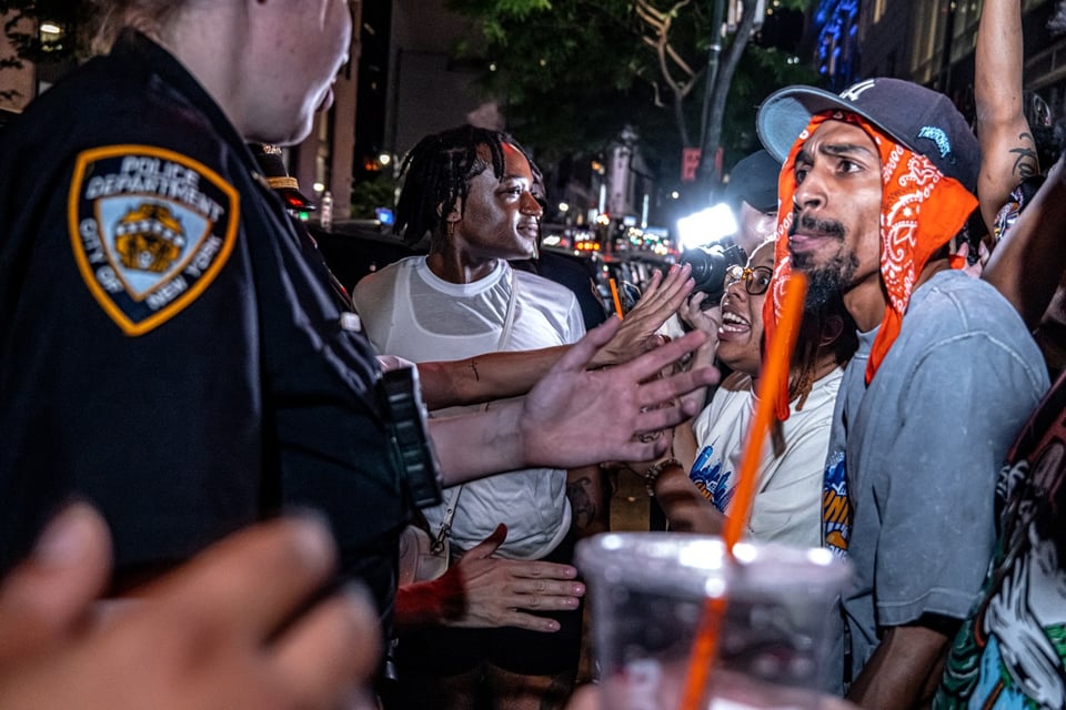 63 arrestados tras celebración del campeonato de los Knicks en Nueva York