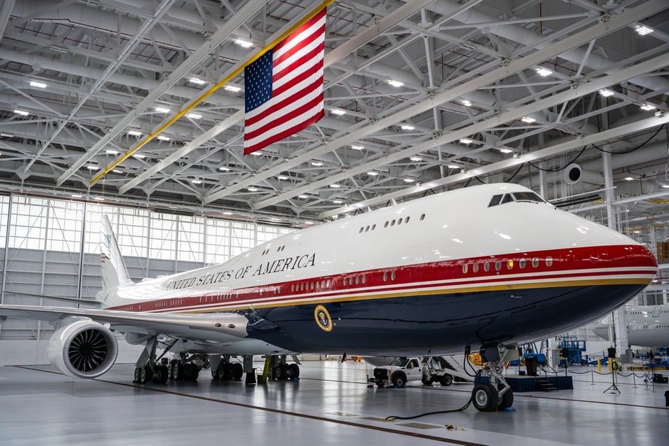 Trump presenta nuevo Air Force One de 400 millones y causa polémica