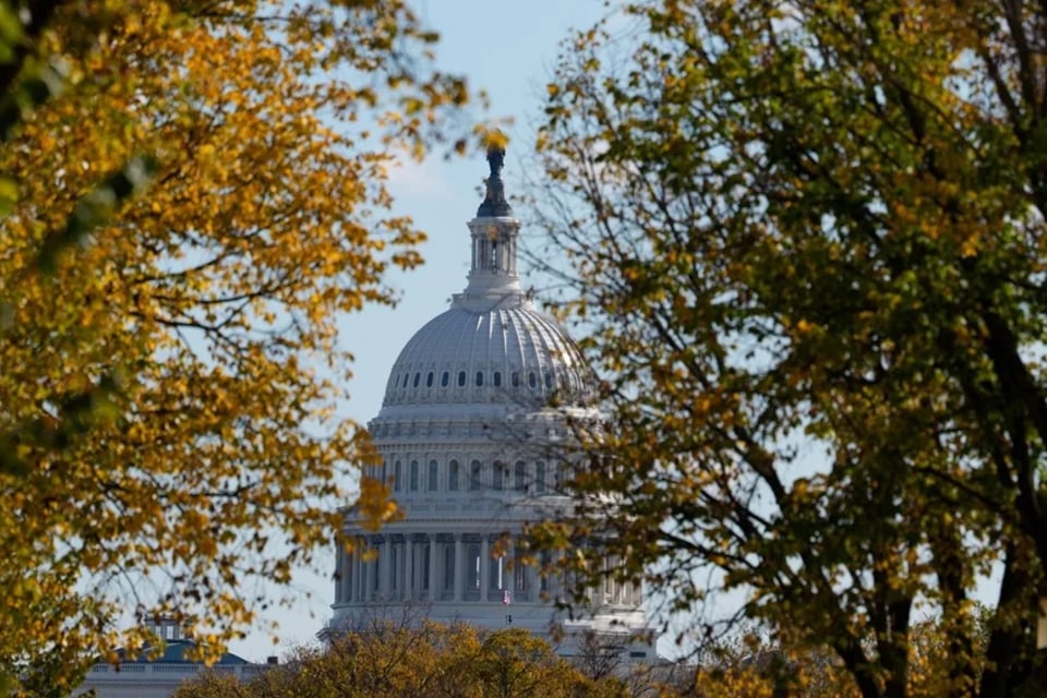 La Cámara de Representantes aprueba una medida para limitar la ofensiva de Trump contra Irán