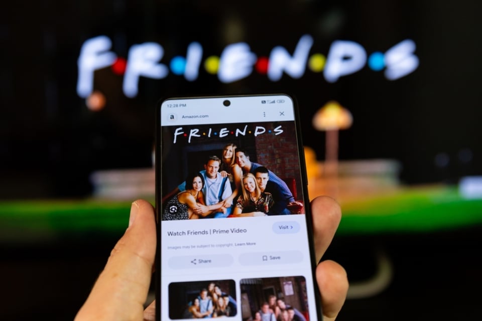 Hollywood despide a leyenda de ‘Friends’: muere James Burrows, director clave de la serie