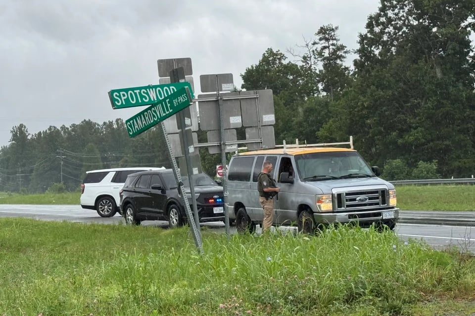 Operativo de ICE deja vehículos abandonados en Virginia