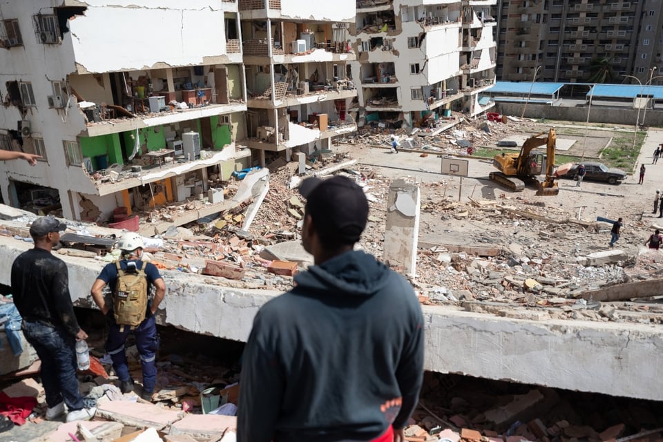 920 muertos tras terremotos en Venezuela