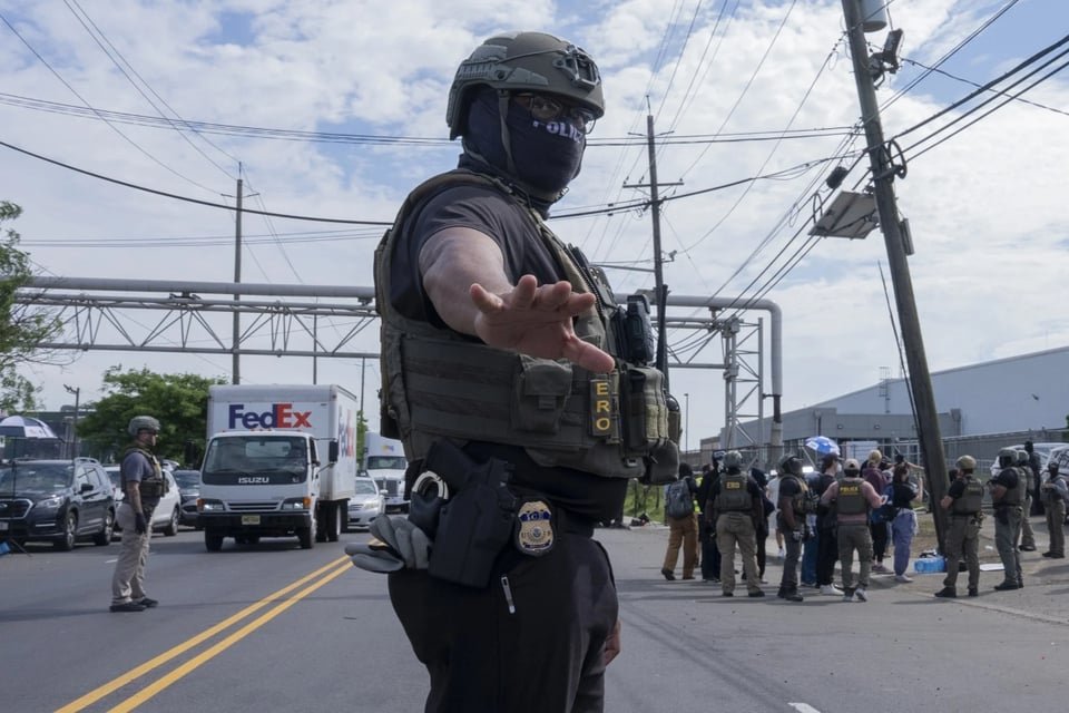 Trump elimina regla que revelaba muertes de migrantes tras salir de ICE