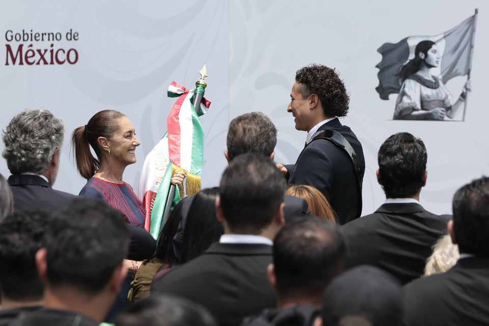 Guillermo Ochoa recibe la bandera de México rumbo al Mundial 2026