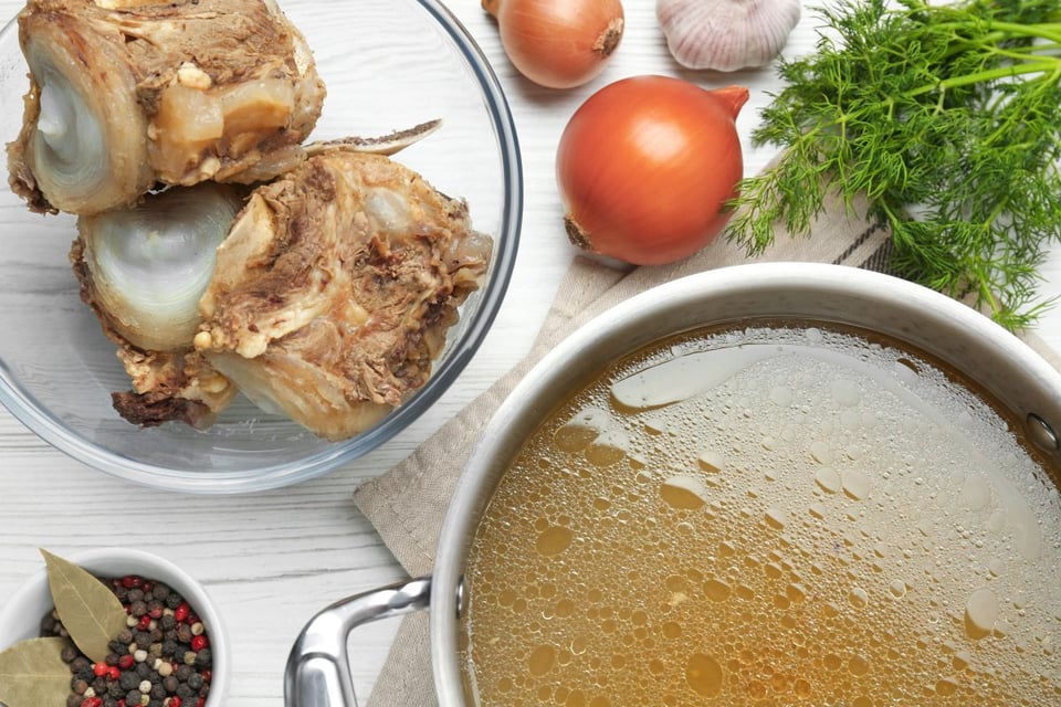 caldo, huesos, salud, beneficios, aporte, proteina , colageno 