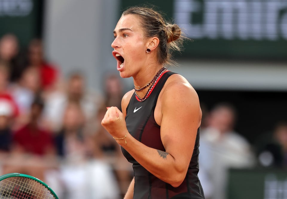 Sabalenka vence a Osaka y avanza en el Roland Garros