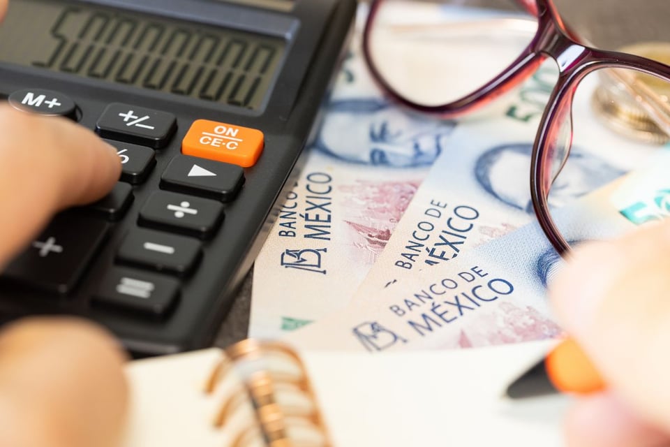 Junio arranca con un dólar impredecible en México, Colombia y RD