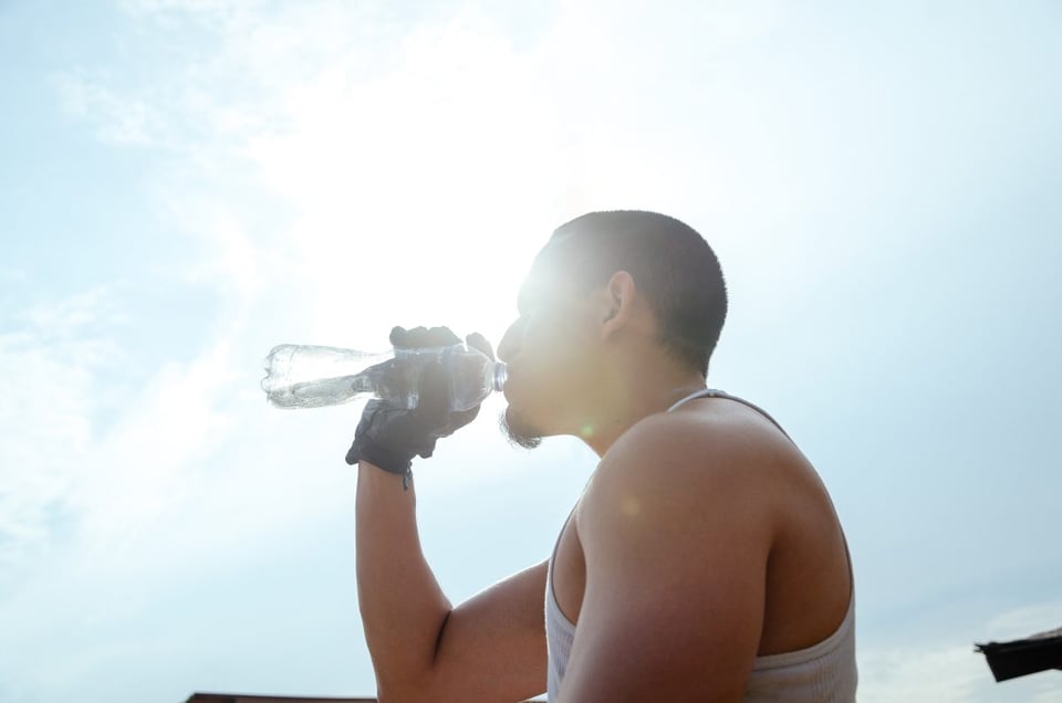 agua, ola de calor, hidratacion, mujer, salud, sol