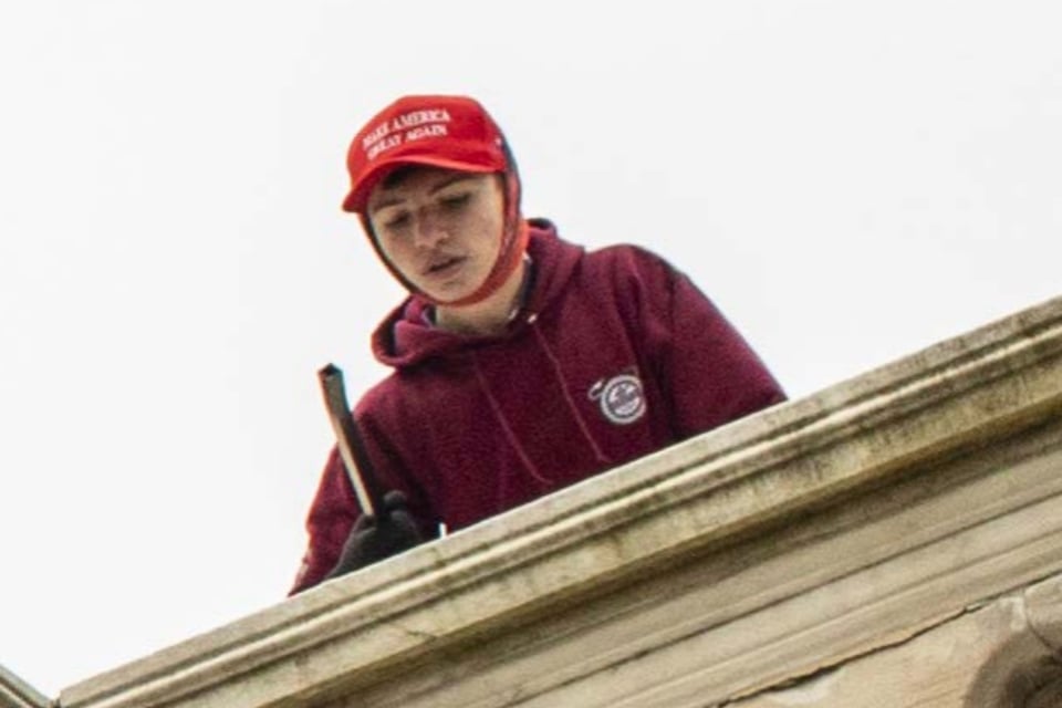 Pentágono contrata a hombre que se declaró culpable por los disturbios del 6 de enero en el Capitolio