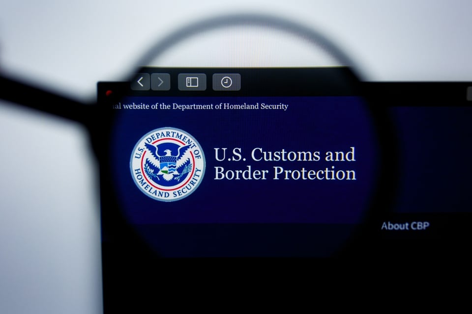 CBP decomisa millones de dólares en mercancía falsa del Mundial